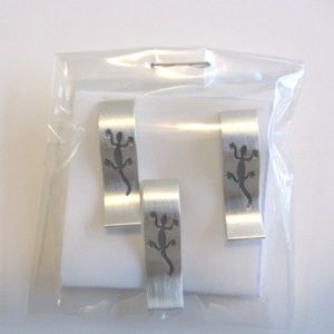 NEW WAVY 925 Silver Pair Engraved GECKO Earrings